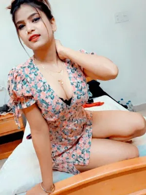 girlfriend type call girls in Noida
